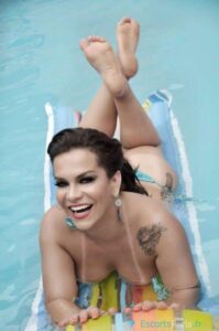 e890bb80 1591791772 588 199x300