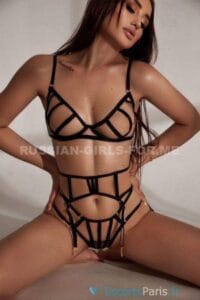 jennifer russe babe 1639651297 899 e 200x300