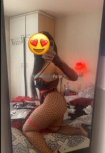 bonjour je suis lea je me trover a paris 1699466966 304 e 207x300