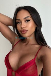 gloria 1687446109 958 e 200x300