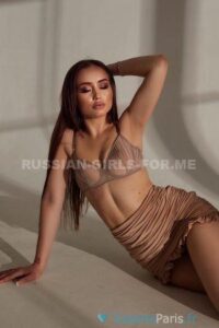 jennifer russe babe 1639651301 581 e 200x300