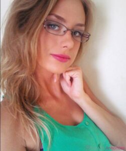 linda new escort girl in paris 1568145851 576 e 251x300