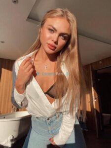 lola young 1663265989 928 e 225x300