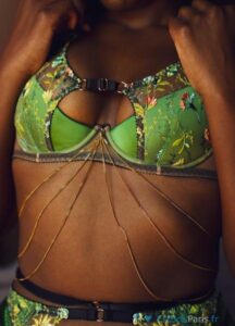 mae morgan courtisane 1627915132 823 e 216x300