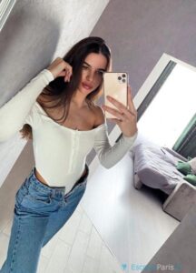 nika 1606124874 99 e 216x300