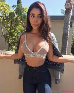 paris luxury escort amira 1568554242 571 e 240x300