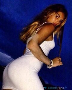 perfect woman 1599392792 368 e 241x300