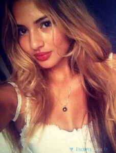 perfect woman 1599392801 73 e 227x300