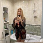 sexy blonde 1592393222 866 e 150x150