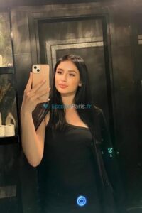 stephanie 1700131976 822 e 200x300