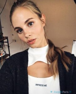 vikki 1606124634 580 e 245x300